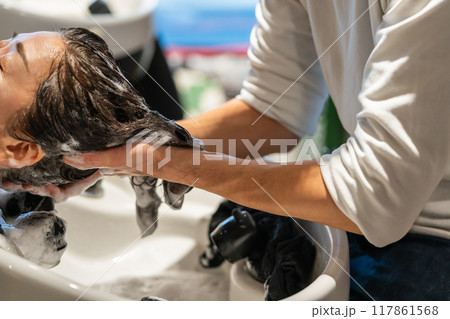 beauty parlor 117861568