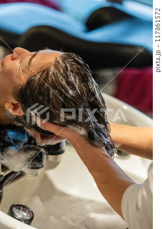 beauty parlor 117861572