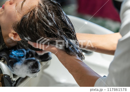 beauty parlor 117861578