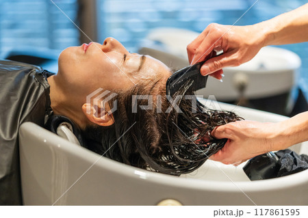beauty parlor 117861595