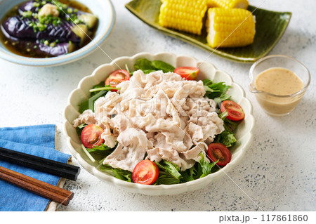 豚バラ肉の冷しゃぶサラダ 117861860