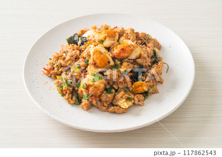 Stir Fried Minced Pork with Salted Egg 117862543