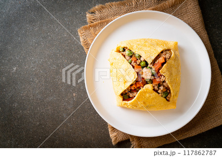 egg wrap or stuffed egg with minced pork and vegetable 117862787
