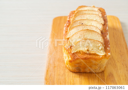 apple loaf crumbled on wood board 117863061