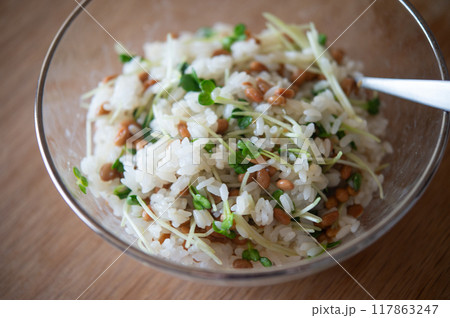 カイワレと納豆の混ぜご飯 カイワレと納豆の混ぜご飯 117863247