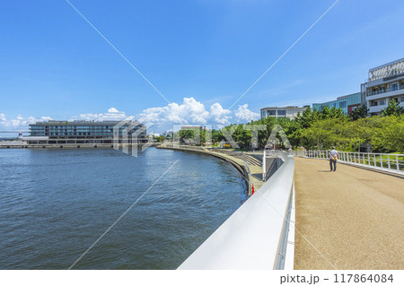 女神橋から見た新港埠頭 117864084