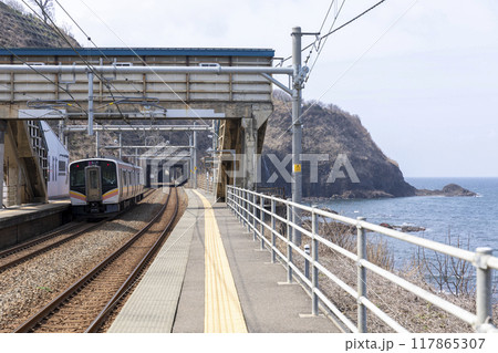 青海川駅と信越本線普通列車02 青海川駅と信越本線普通列車02 117865307