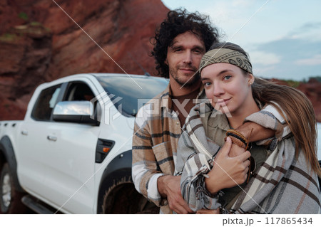 Guy in flannel embracing his girlfriend 117865434