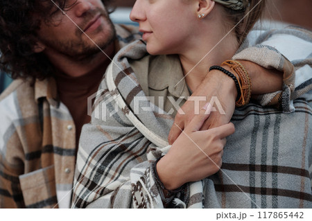 Young dates looking at one another 117865442