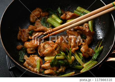 豚肉とセロリの豆板醤炒め 豚肉とセロリの豆板醤炒め 117866310