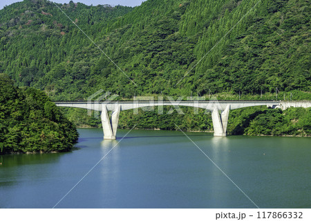 苫田大橋　奥津湖　岡山県鏡野町 117866332