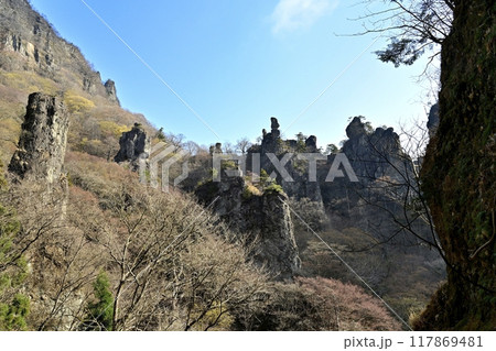妙第山第二石門から第四石門に岩峰群を望む 117869481