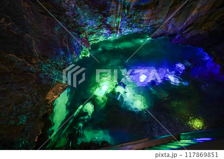 竜ヶ岩洞(浜松市)洞内 黄金の大滝 竜ヶ岩洞(浜松市)洞内 黄金の大滝 117869851