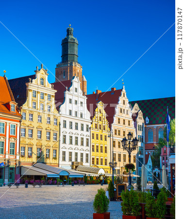 Beautiful view of the old town and market square. Wroclaw, Poland 117870147