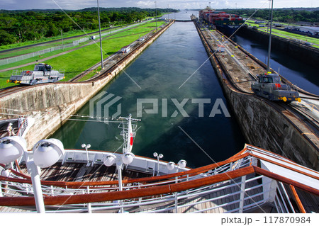 パナマ運河 117870984