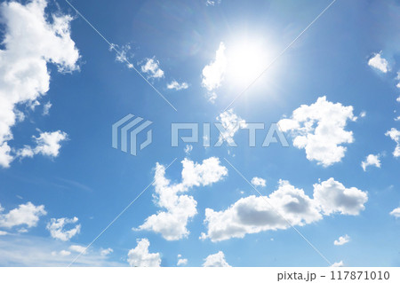 夏の青空と雲と太陽 夏の青空と雲と太陽 117871010