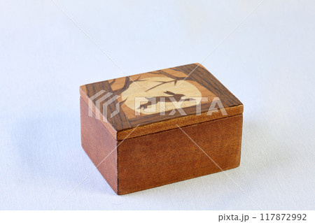 Antique jewelry box. Wood pattern lid Antique jewelry box. Wood pattern lid 117872992