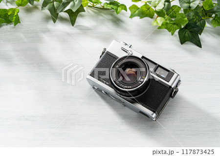 古いフィルムカメラ 117873425