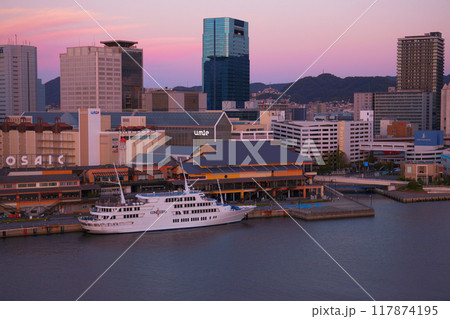 神戸ハーバーランドの夜明け 117874195