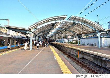 小田急線片瀬江ノ島駅のホーム 117874528