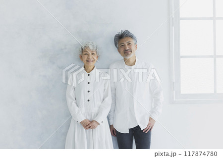 グレイヘアのカップル グレイヘアのカップル 117874780