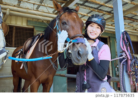 乗馬クラブ(馬と女性) 乗馬クラブ(馬と女性) 117875635