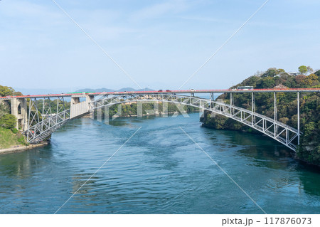 青い海と西海橋 117876073