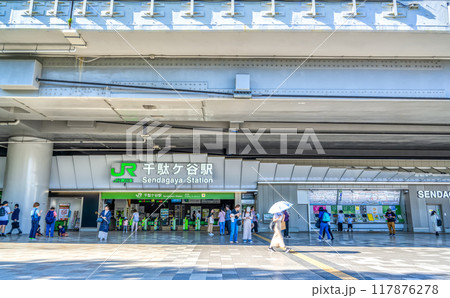 東京都渋谷区の都市風景 千駄ヶ谷駅 東京都渋谷区の都市風景 千駄ヶ谷駅 117876278
