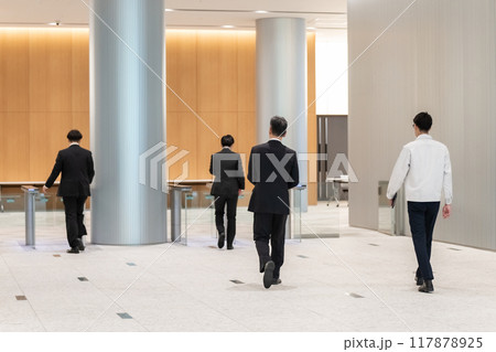 セキュリティーゲート　ビジネスパーソン  117878925