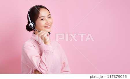 20代のオペレーターの女性。 117879026