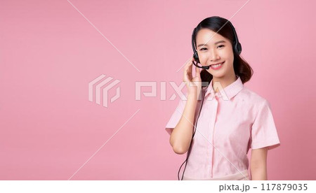 20代のオペレーターの女性。 117879035