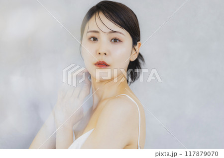 若い女性のビューティーイメージ 117879070