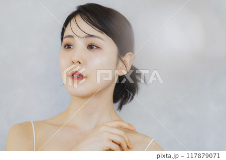 若い女性のビューティーイメージ 117879071