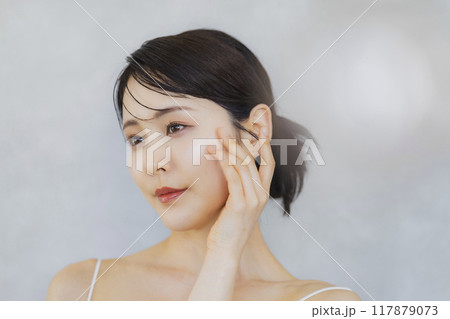 若い女性のビューティーイメージ 117879073