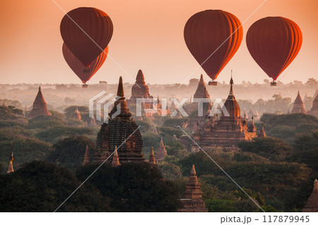 Balloon over plain of Bagan in misty morning, Myanmar 117879945
