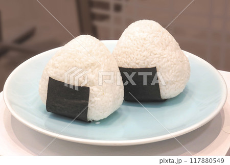 おにぎり おにぎり 117880549