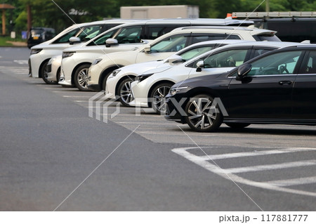 駐車場の乗用車 イメージ 駐車場の乗用車 イメージ 117881777