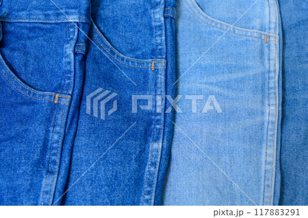 様々な色落ち具合のジーンズ 様々な色落ち具合のジーンズ 117883291