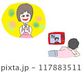 アイドルの話題をテレビで見る景 117883511