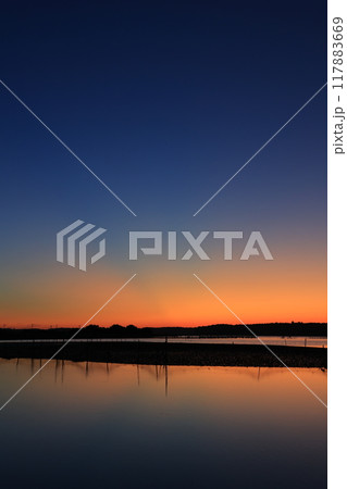 美しい朝焼け 117883669