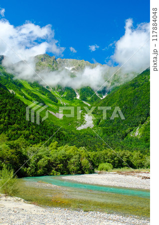 夏の上高地、梓川と億穂高岳(縦) 夏の上高地、梓川と億穂高岳(縦) 117884048