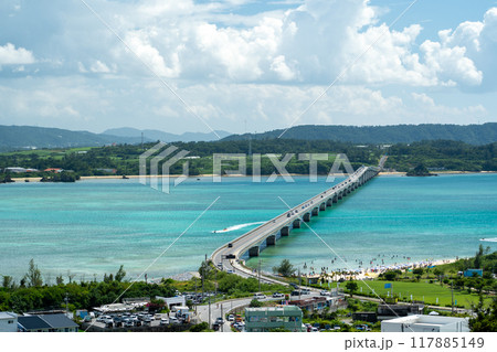 古宇利島から古宇利大橋を望む 古宇利島から古宇利大橋を望む 117885149