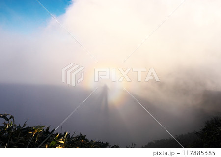 ブロッケン現象(谷川連峰) ブロッケン現象(谷川連峰) 117885385