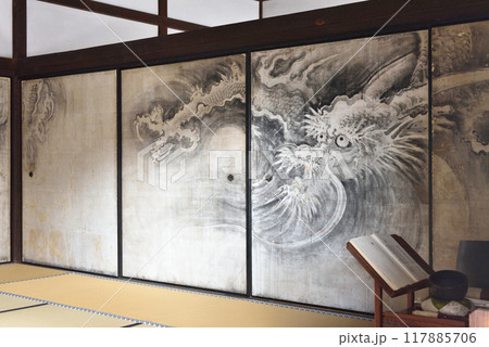 龍源院　方丈室中襖絵「竜の図」 117885706