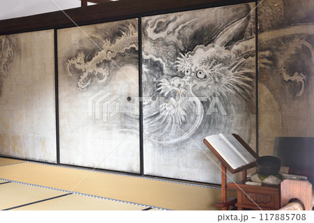 龍源院　方丈室中襖絵「竜の図」 117885708