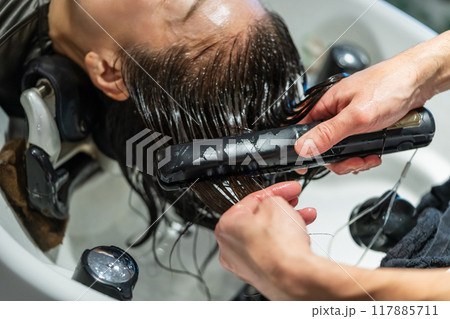 beauty parlor 117885711