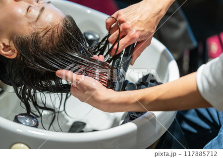 beauty parlor 117885712