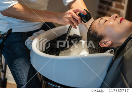 beauty parlor 117885717