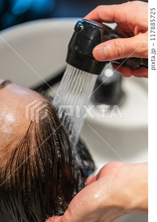 beauty parlor 117885725