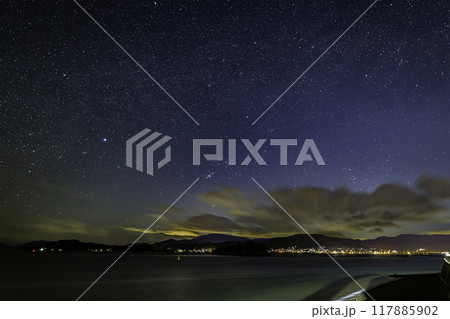 瀬戸内の冬の星景色　沈むオリオン座 117885902
